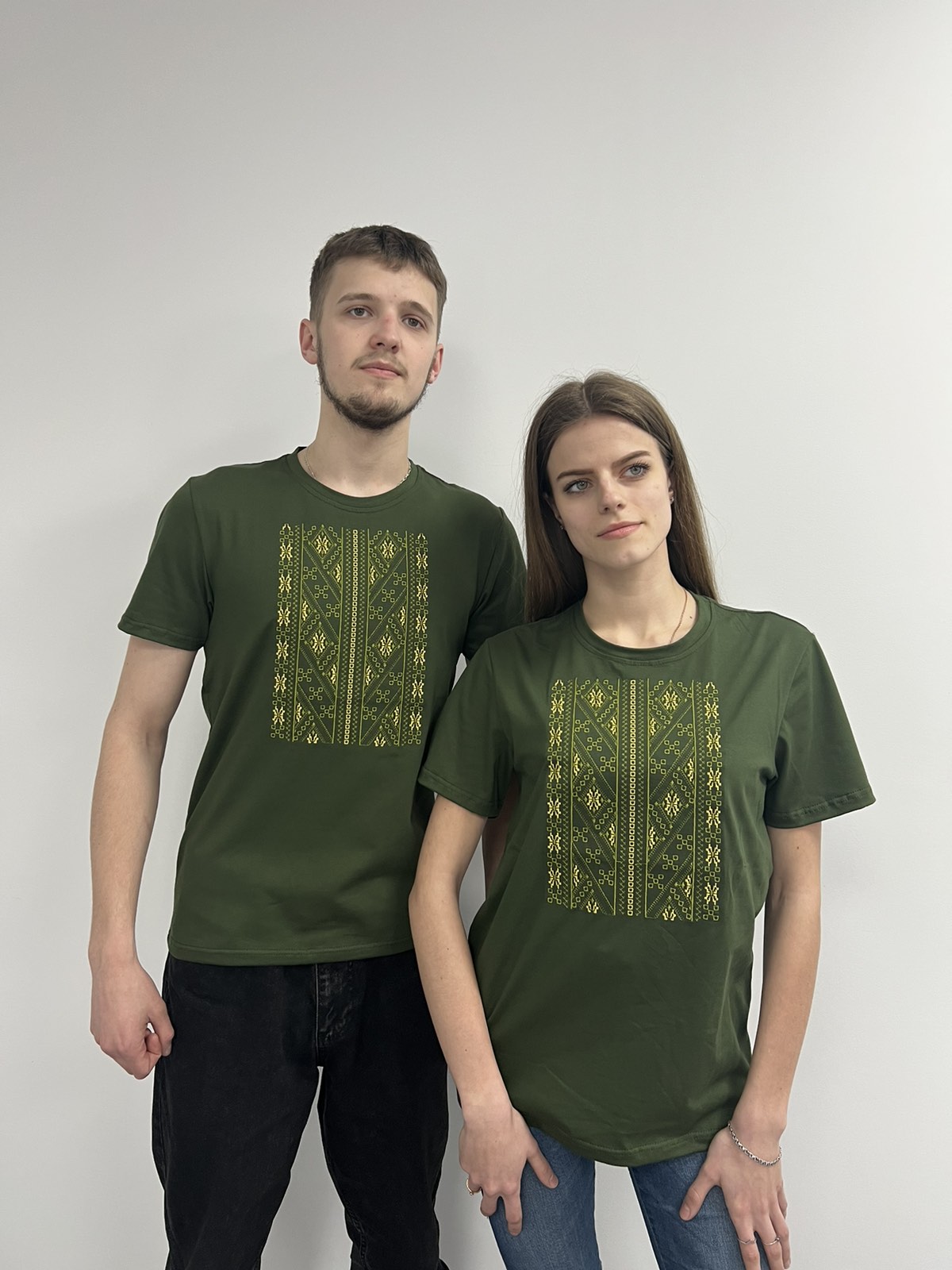 Футболка з вишивкою класична преміум S - XL